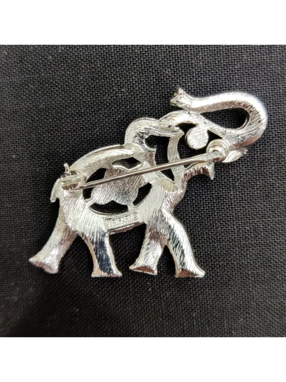 Vintage 1960s Signed CROWN TRIFARI Silver Plated Elephant Brooch L’Orient - Picture 2 of 3
